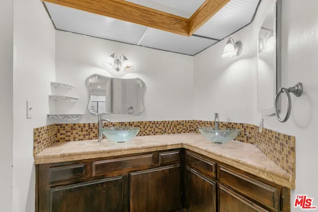 $454,000 | 19009 Sherman Way, Unit 22, Reseda, CA 91335