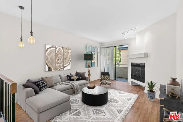 $454,000 | 19009 Sherman Way, Unit 22, Reseda, CA 91335