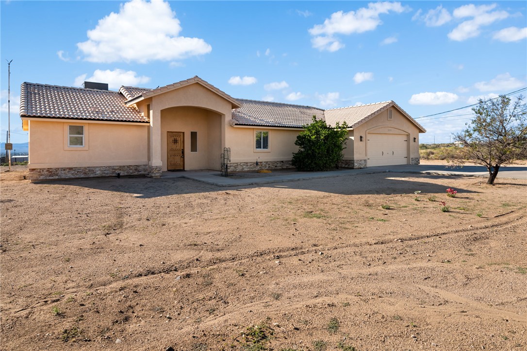 3731 Bagdad Road Golden Valley, AZ 86413 - Photo 2 of 39 Front of Structure