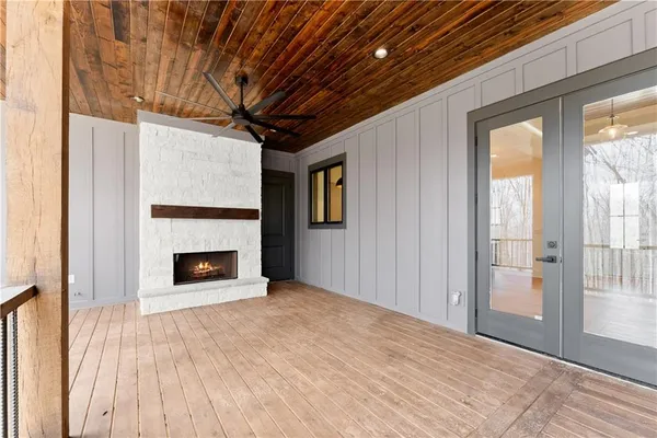 $995,000 | 3255 Tanners Mill Road, Gainesville, GA 30507