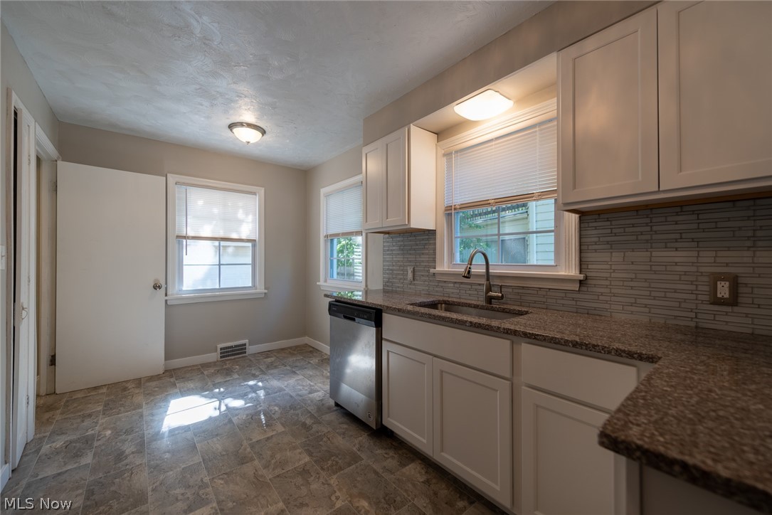 1112 Woodview Road Cleveland Heights, OH 44121 - Photo 11 of 35