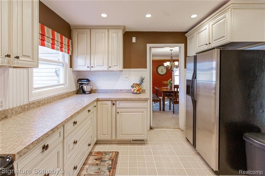 353 McMillan Road Grosse Pointe, MI 48236 - Photo 13 of 27 14.jpg