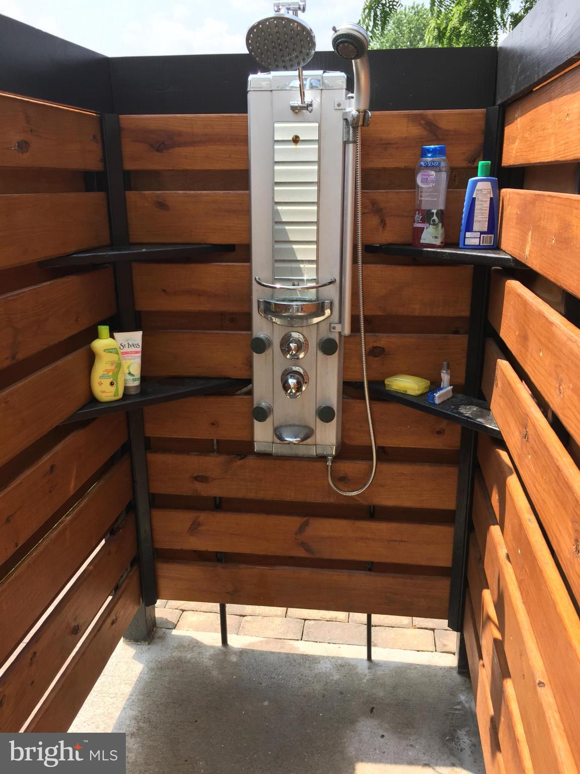 100 Frazier Road Warrenton, VA 20186 - Photo 30 of 30 Outdoor Shower