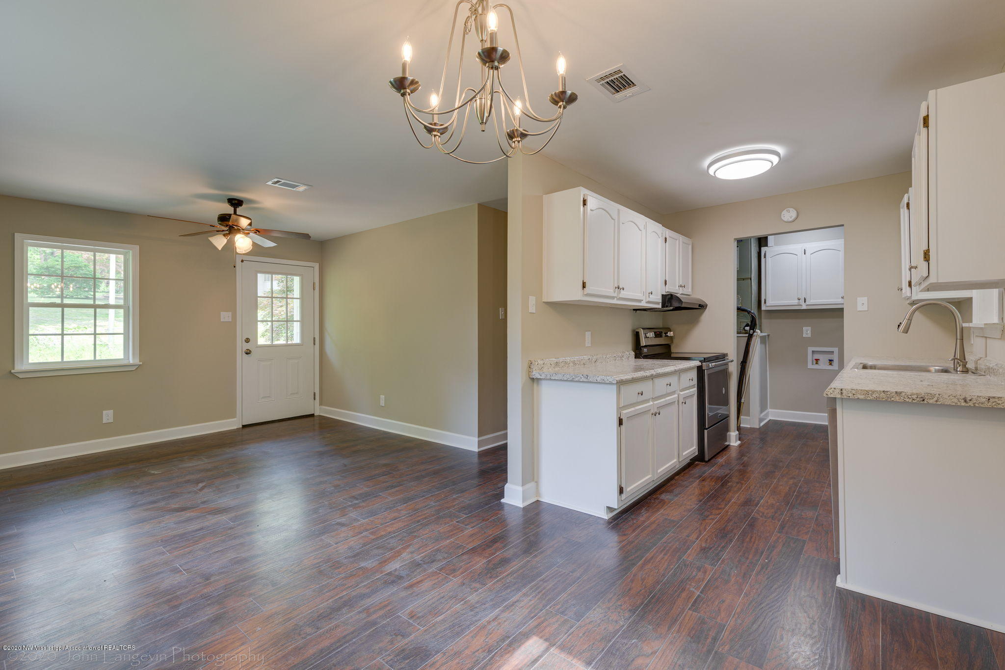 3536 High Road Hernando, MS 38632 - Photo 6 of 20 3536+High+Rd+Hernando-5-web-Living%2FDin