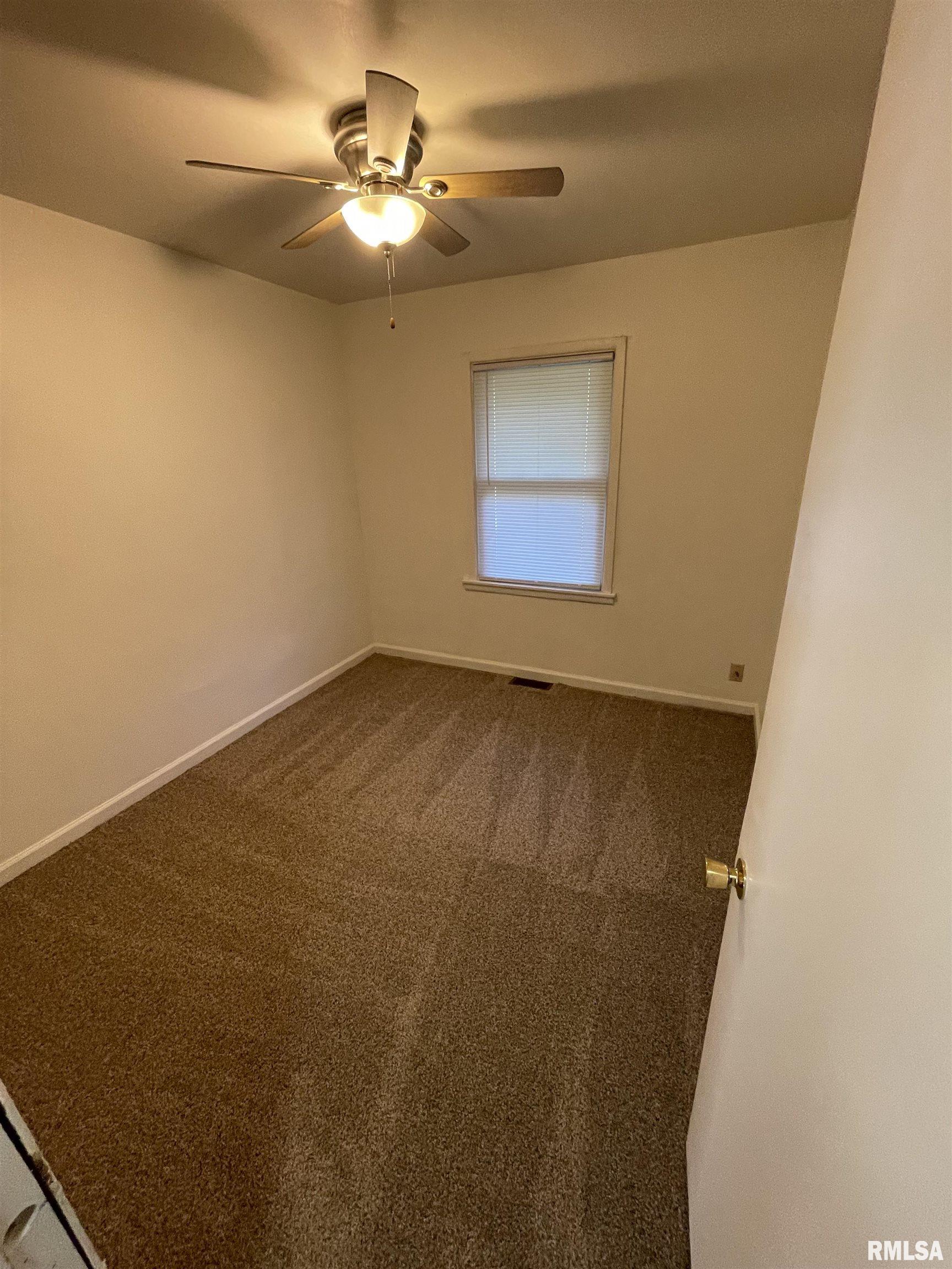 1832 Greentree Road Springfield, IL 62703 - Photo 8 of 10