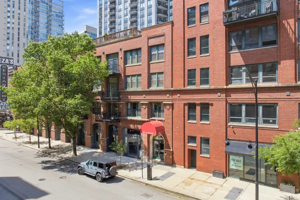 $525,000 | 420 West Ontario Street, Unit 304, Chicago, IL 60654