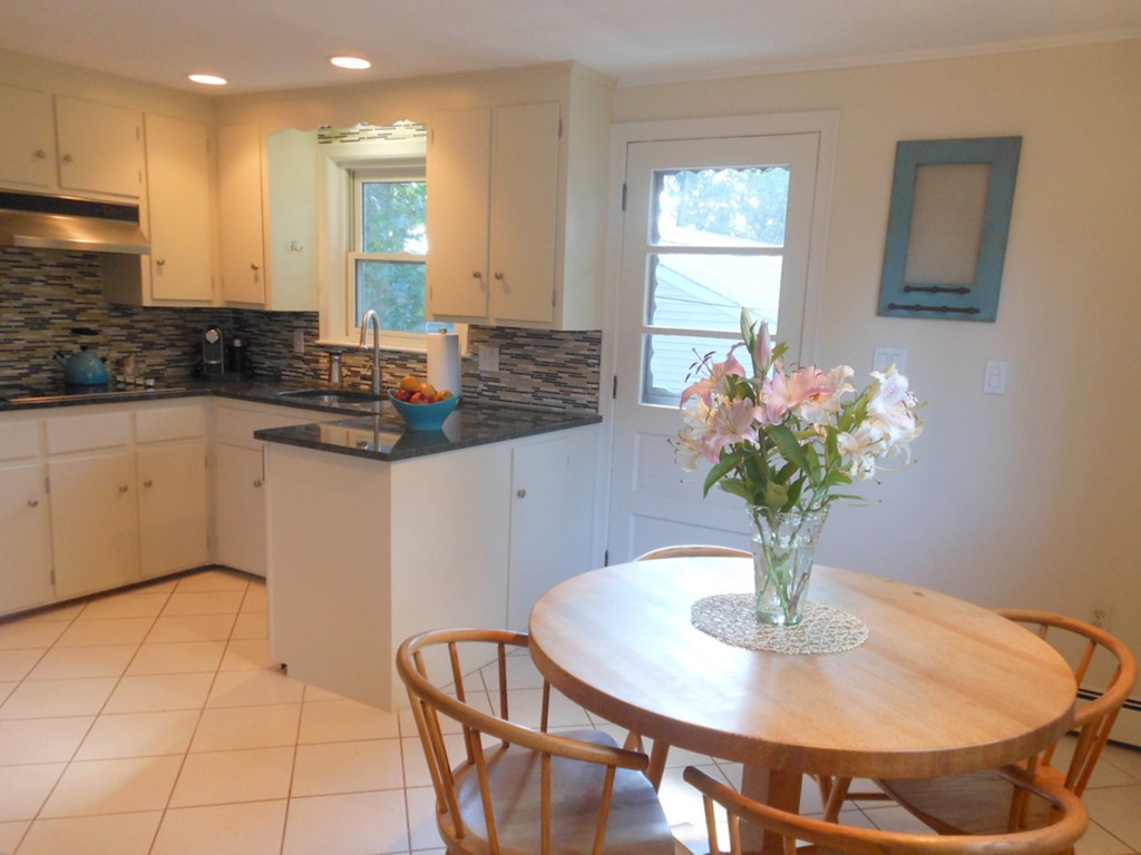 1364 Trapelo Road Waltham, MA 02451 - Photo 7 of 19