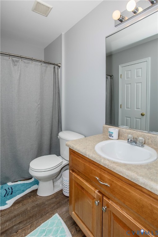 19924 Log Road Carson, VA 23830 - Photo 20 of 33 Jack-N-Jill Bathroom