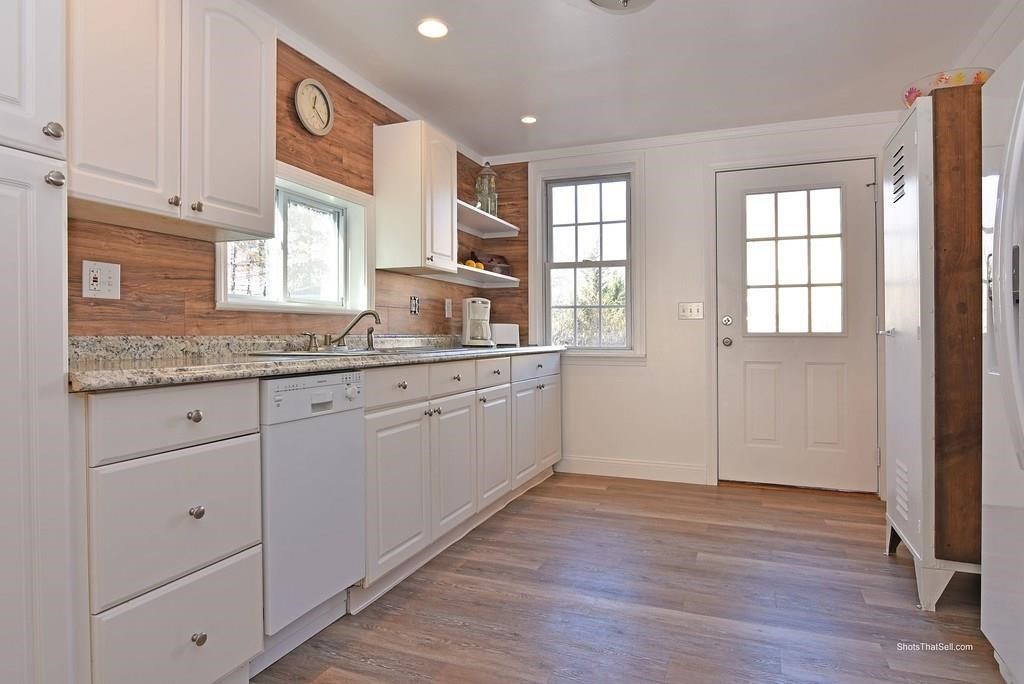 109 Conanicus Road Narragansett, RI 02882 - Photo 4 of 9