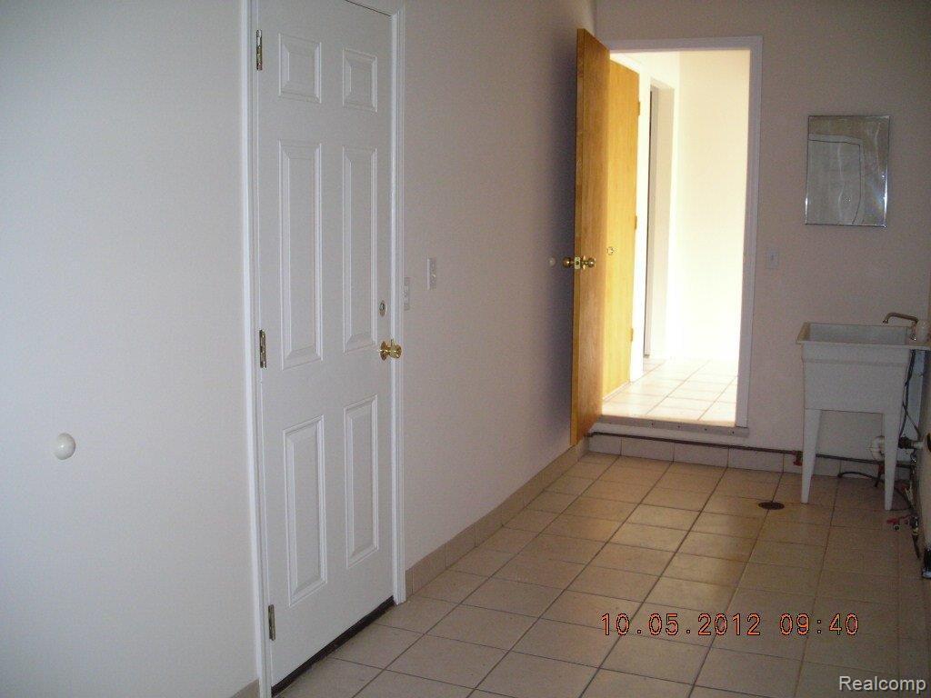 25902 Branchaster Road Farmington, MI 48336 - Photo 10 of 14 DSCN7365.JPG