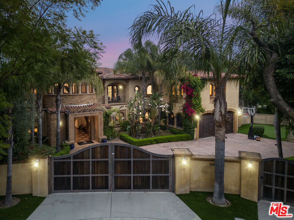 18607 Cassandra Street Tarzana, CA 91356 - Photo 3 of 58