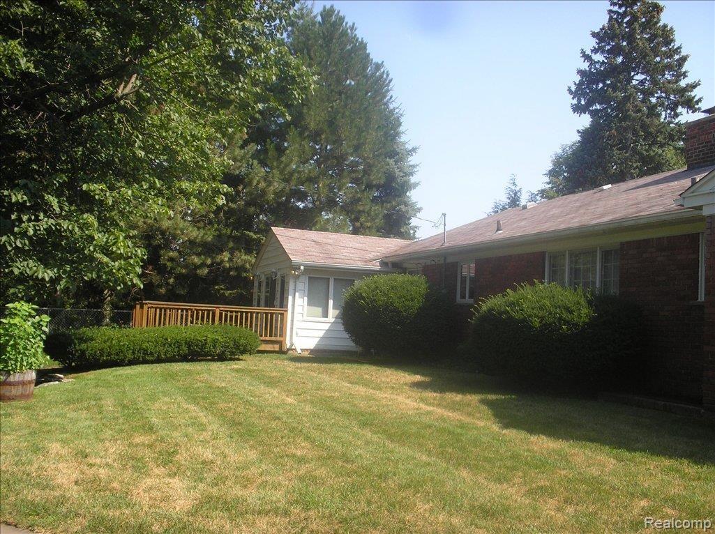 490 Shelbourne Road Grosse Pointe, MI 48236 - Photo 15 of 16 P1010195