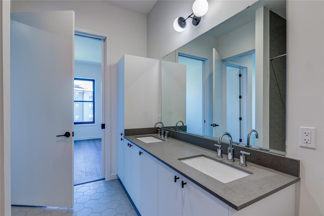 800 Embassy Drive, Unit 233 Austin, TX 78702 - Photo 22 of 40 a bathroom with a sink and a mirror