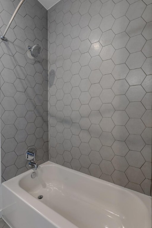 800 Embassy Drive, Unit 233 Austin, TX 78702 - Photo 24 of 40 a bathroom with a bathtub