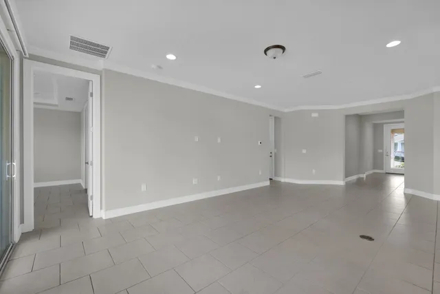 a view of entryway with window