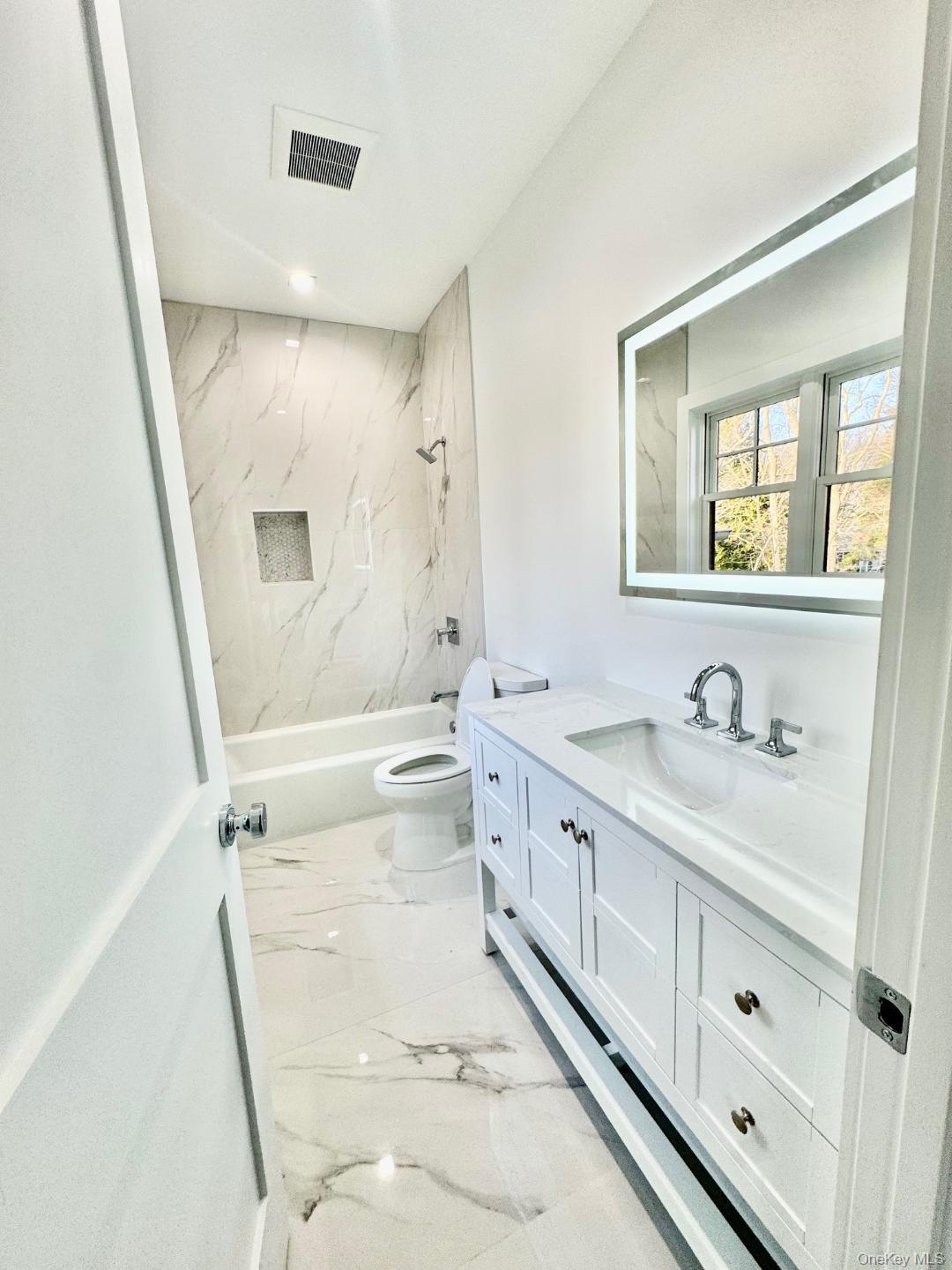 69 Jagger Lane Westhampton, NY 11977 - Photo 39 of 50 Ensuite guest bath