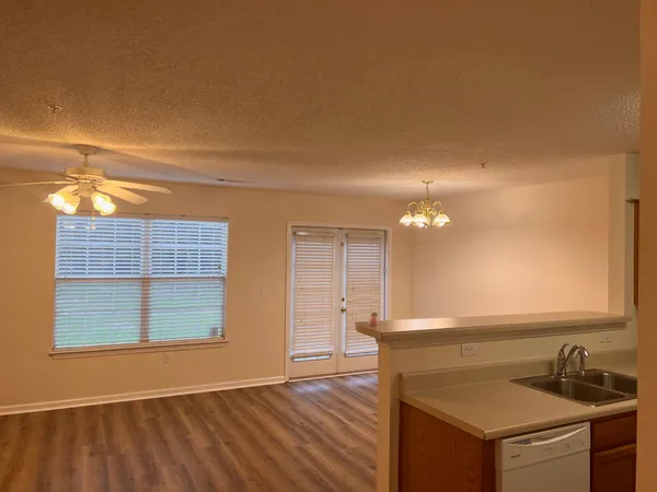 $1,400 | 240 Swaying Pine Court, Crestview, FL 32539