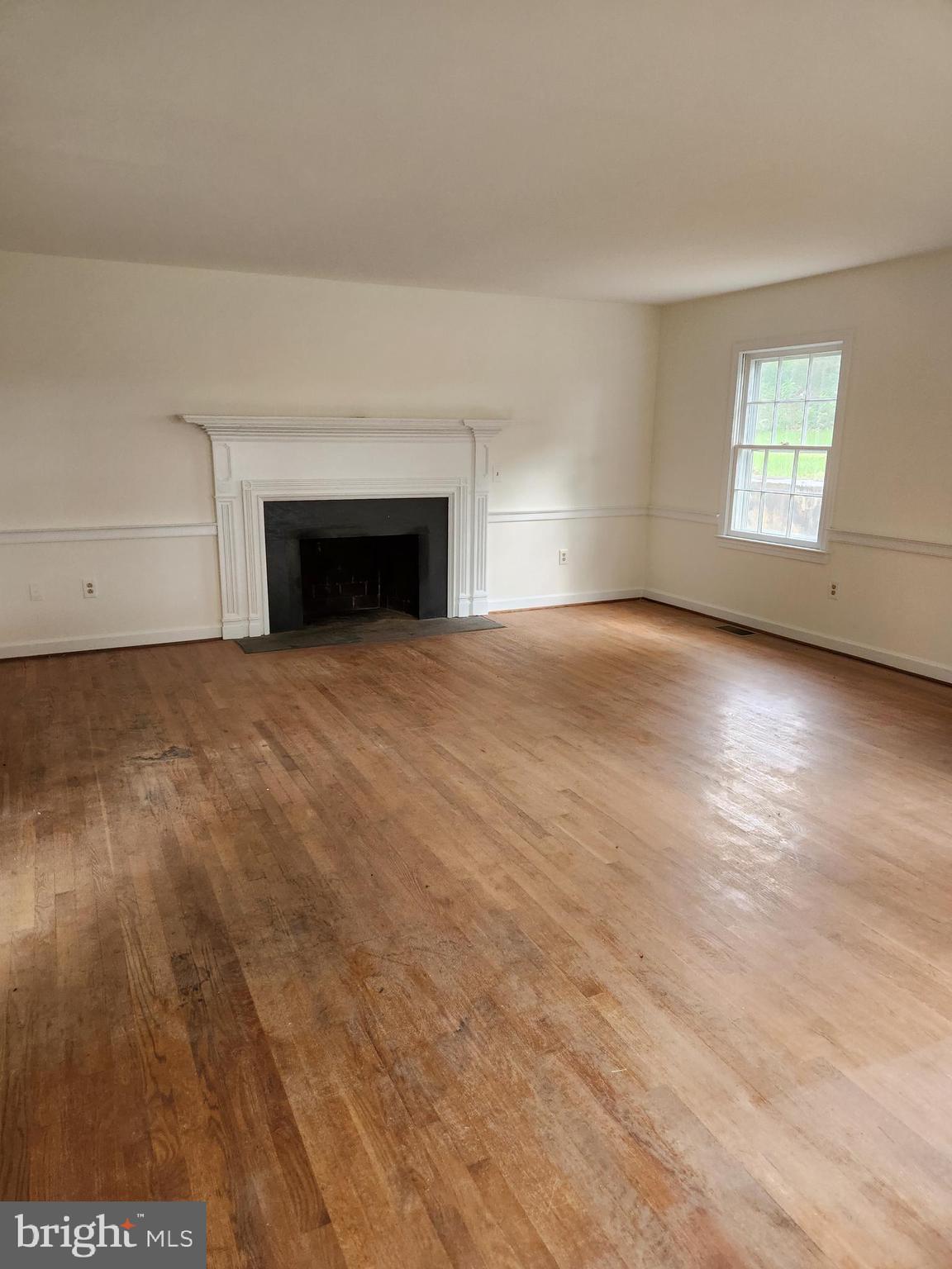 2000 Rectortown Road Delaplane, VA 20144 - Photo 3 of 15 Living Room