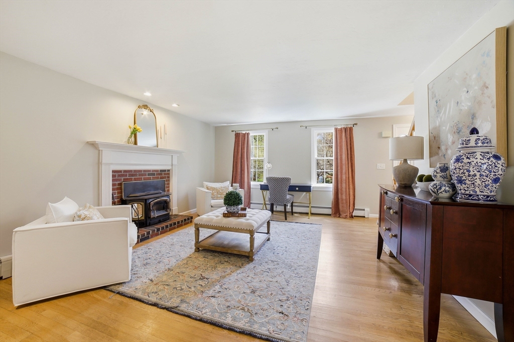 43 Carriage Hill Road Northborough, MA 01532 - Photo 3 of 35