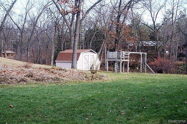 670 Canyon Road Rochester, MI 48306 - Photo 22 of 25 Rear yard