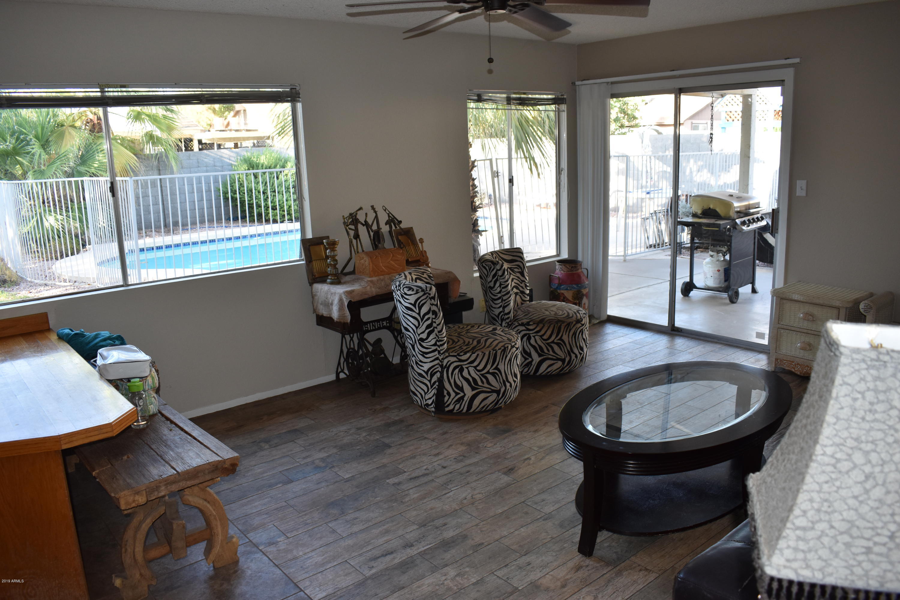 2350 West Kathleen Road Phoenix, AZ 85023 - Photo 11 of 25 FAMILY ROOM OFF THE KITCHEN