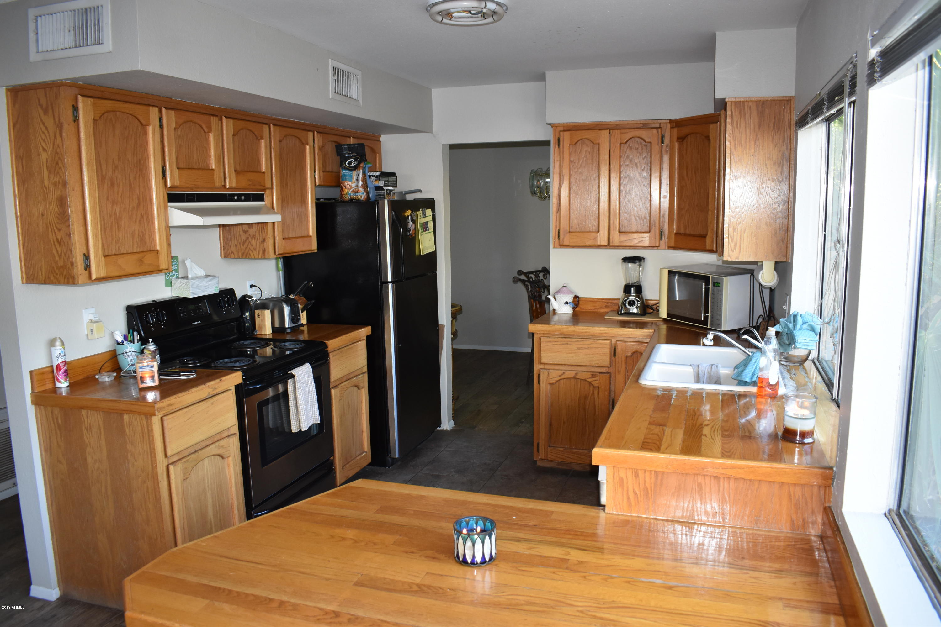 2350 West Kathleen Road Phoenix, AZ 85023 - Photo 4 of 25 OPEN KITCHEN