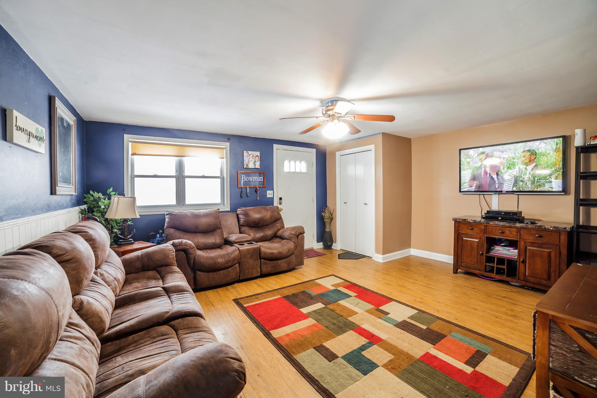 7859 Kentley Road Baltimore, MD 21222 - Photo 13 of 36 Living Room