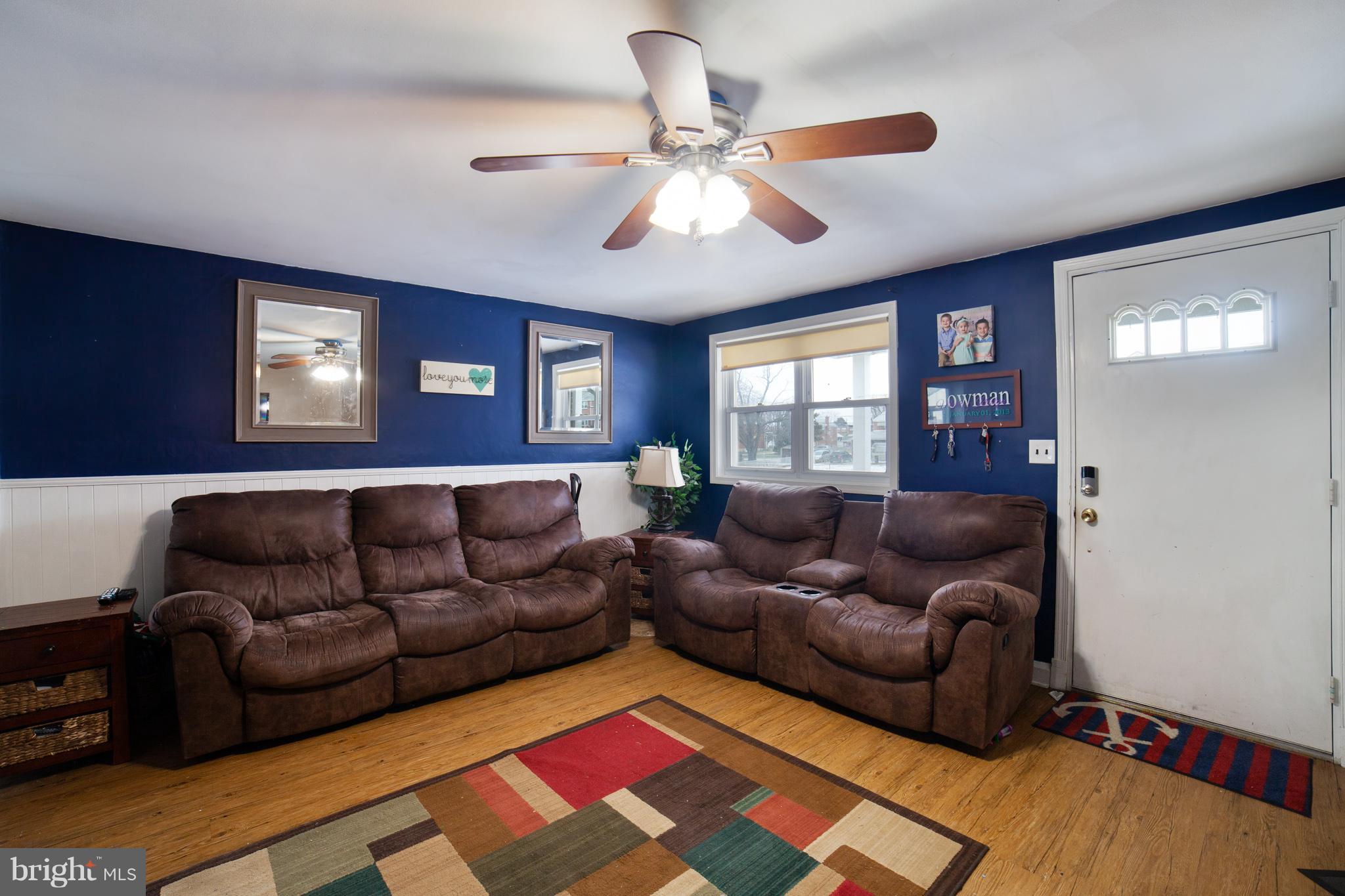 7859 Kentley Road Baltimore, MD 21222 - Photo 14 of 36 Living Room