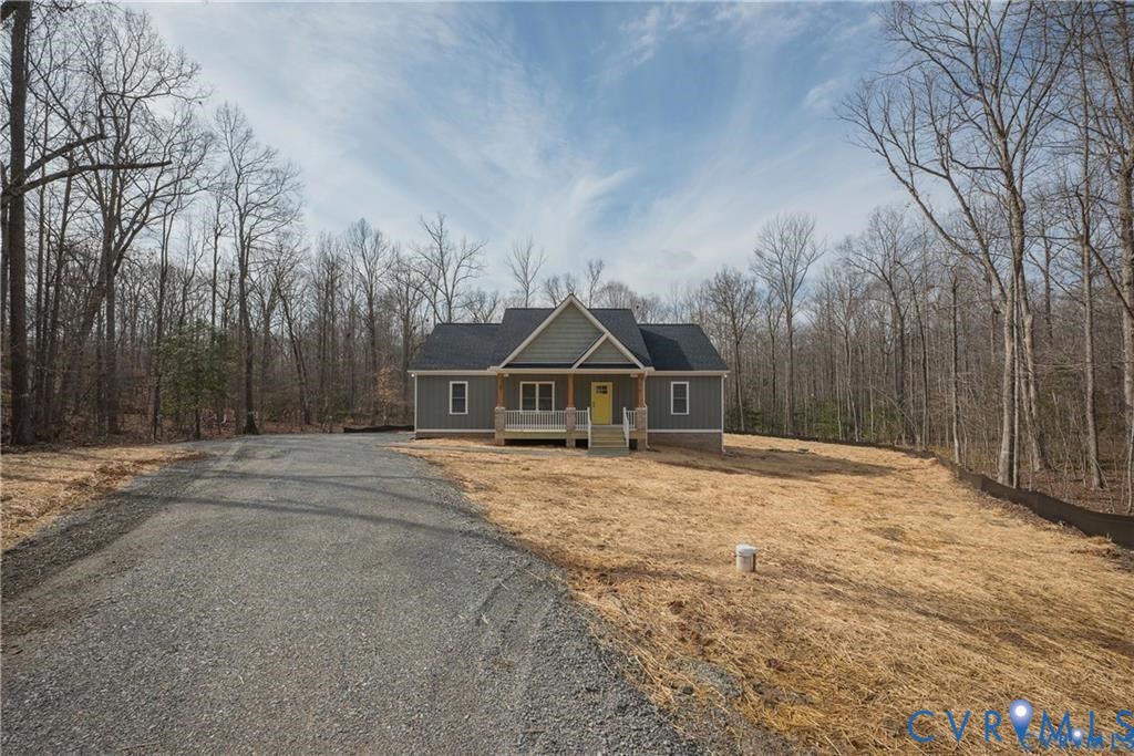2223 Ridge Road Arvonia, VA 23004 - Photo 2 of 32 Ranch-style residence featuring grey siding, a dar