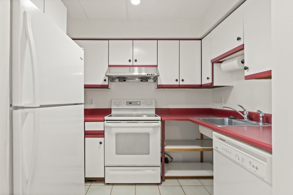 60 Rantoul Street, Unit 608 Beverly, MA 01915 - Photo 12 of 35 Gallery Image 12
