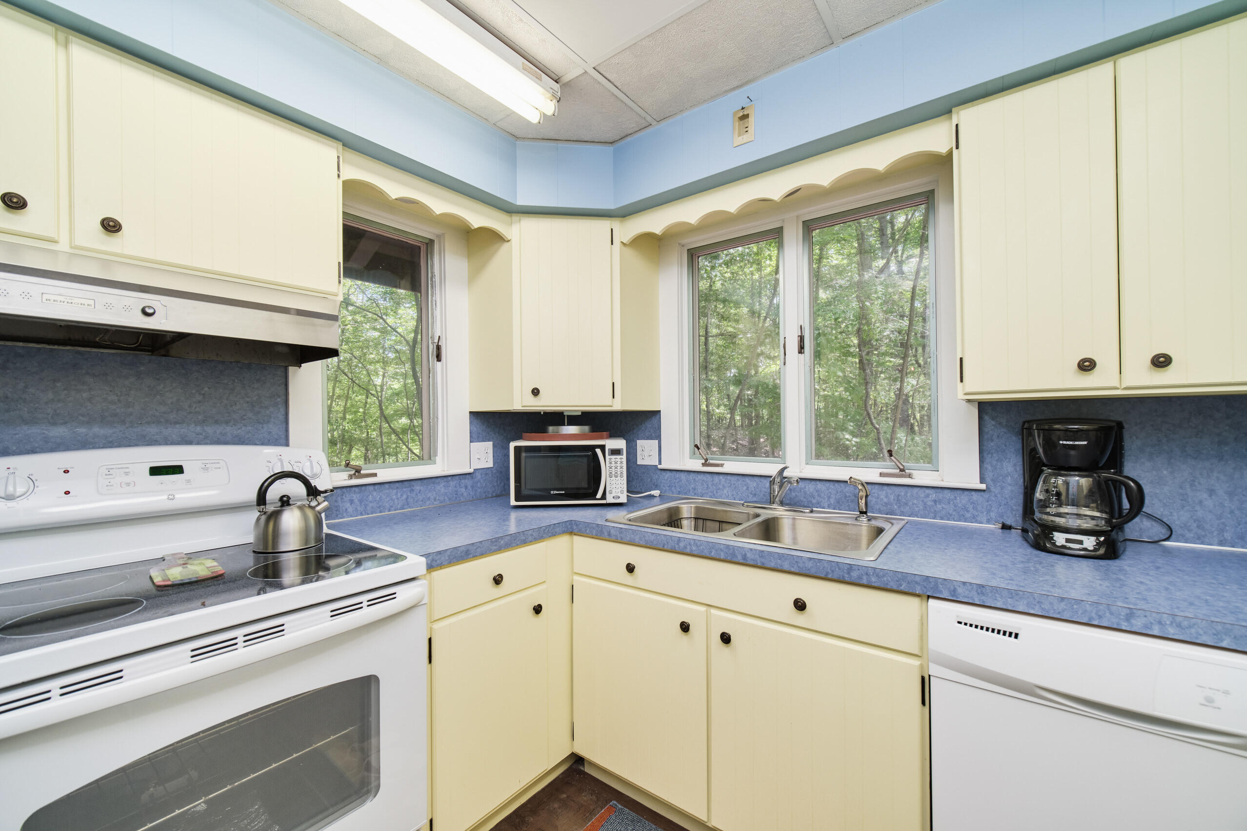 4670 Lakeshore Road Manistee, MI 49660 - Photo 24 of 66 Main Kitchen