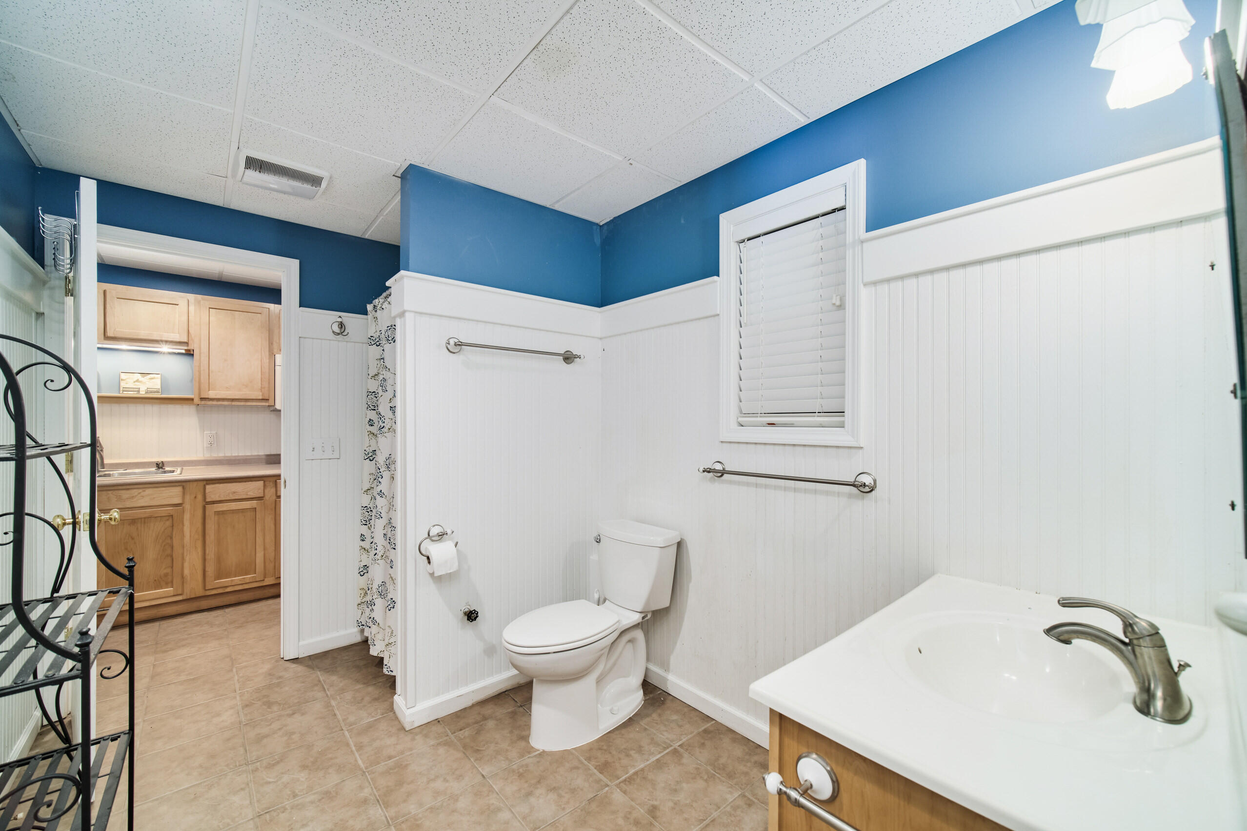4670 Lakeshore Road Manistee, MI 49660 - Photo 45 of 66 Full Bathroom