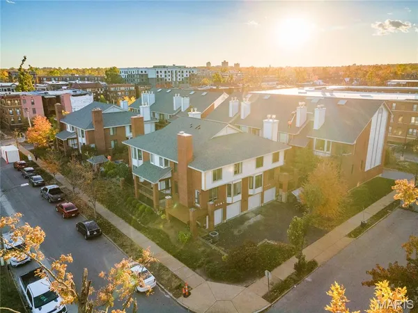 $299,500 | 445 Clara Avenue, Unit 24, St. Louis, MO 63112