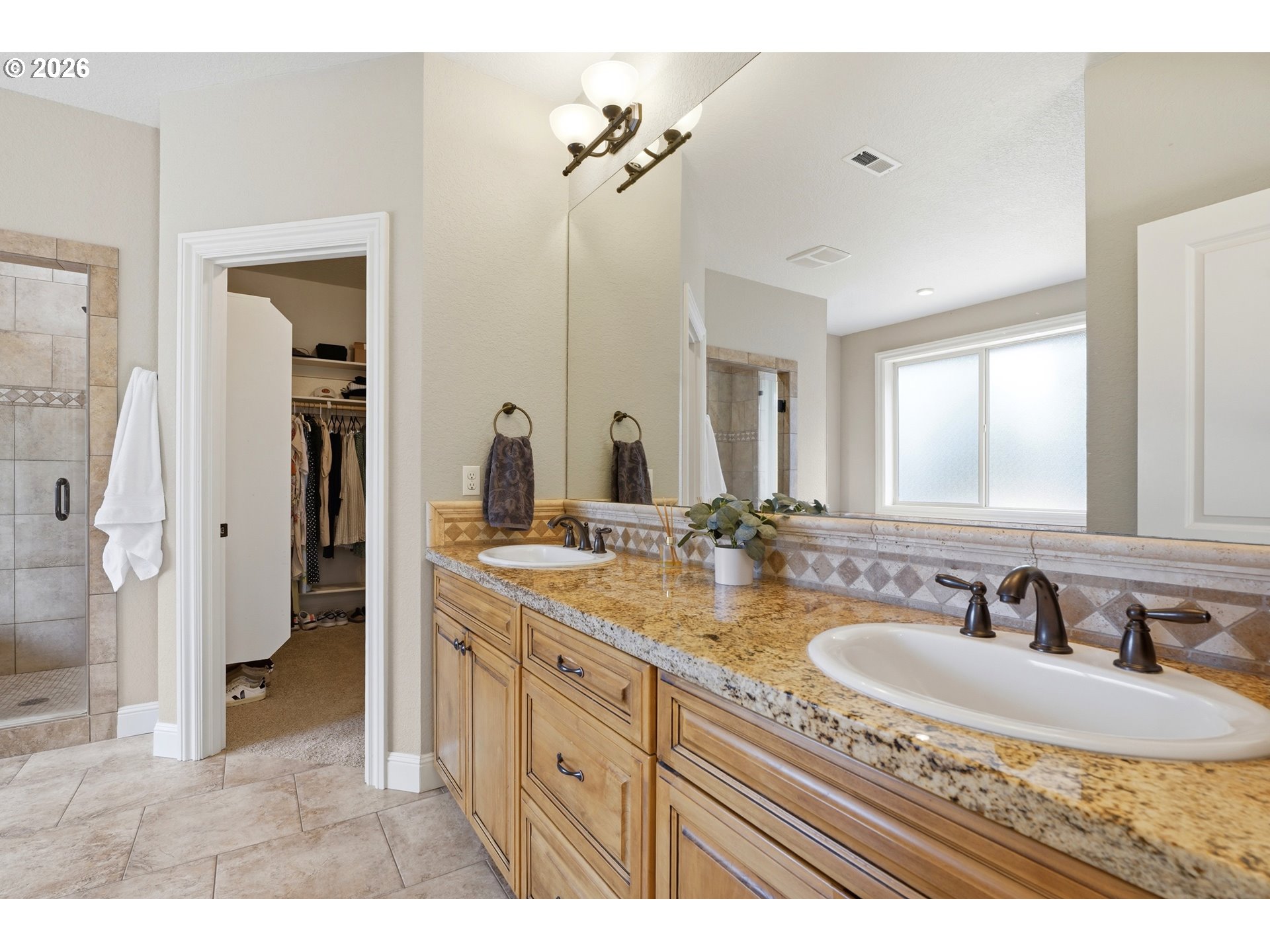 1518 Northwest 37th Avenue Camas, WA 98607 - Photo 24 of 48 Owner's Suite Bathroom