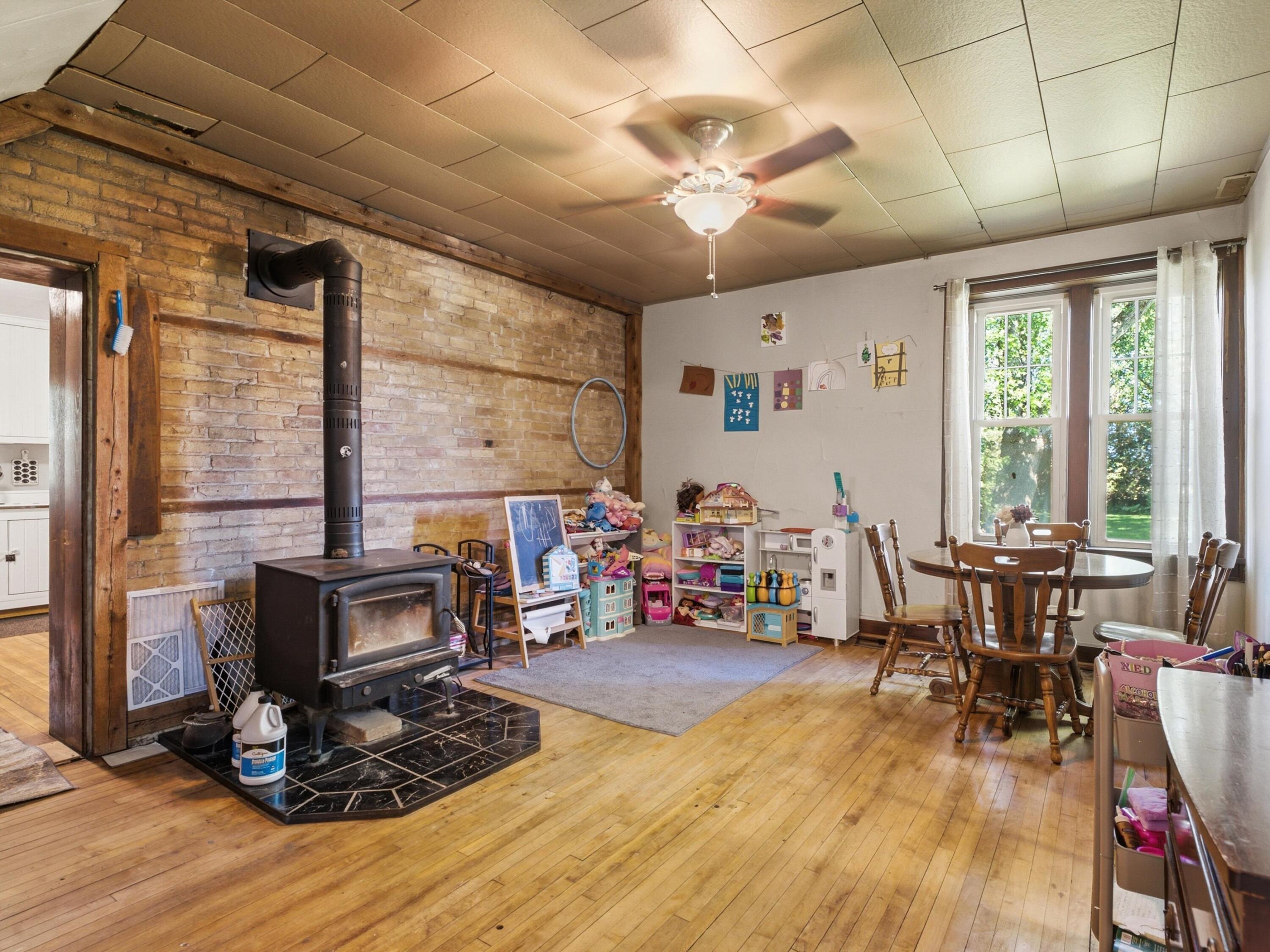 10401 State Highway Two Rivers, WI 54241 - Photo 8 of 21 living/dining