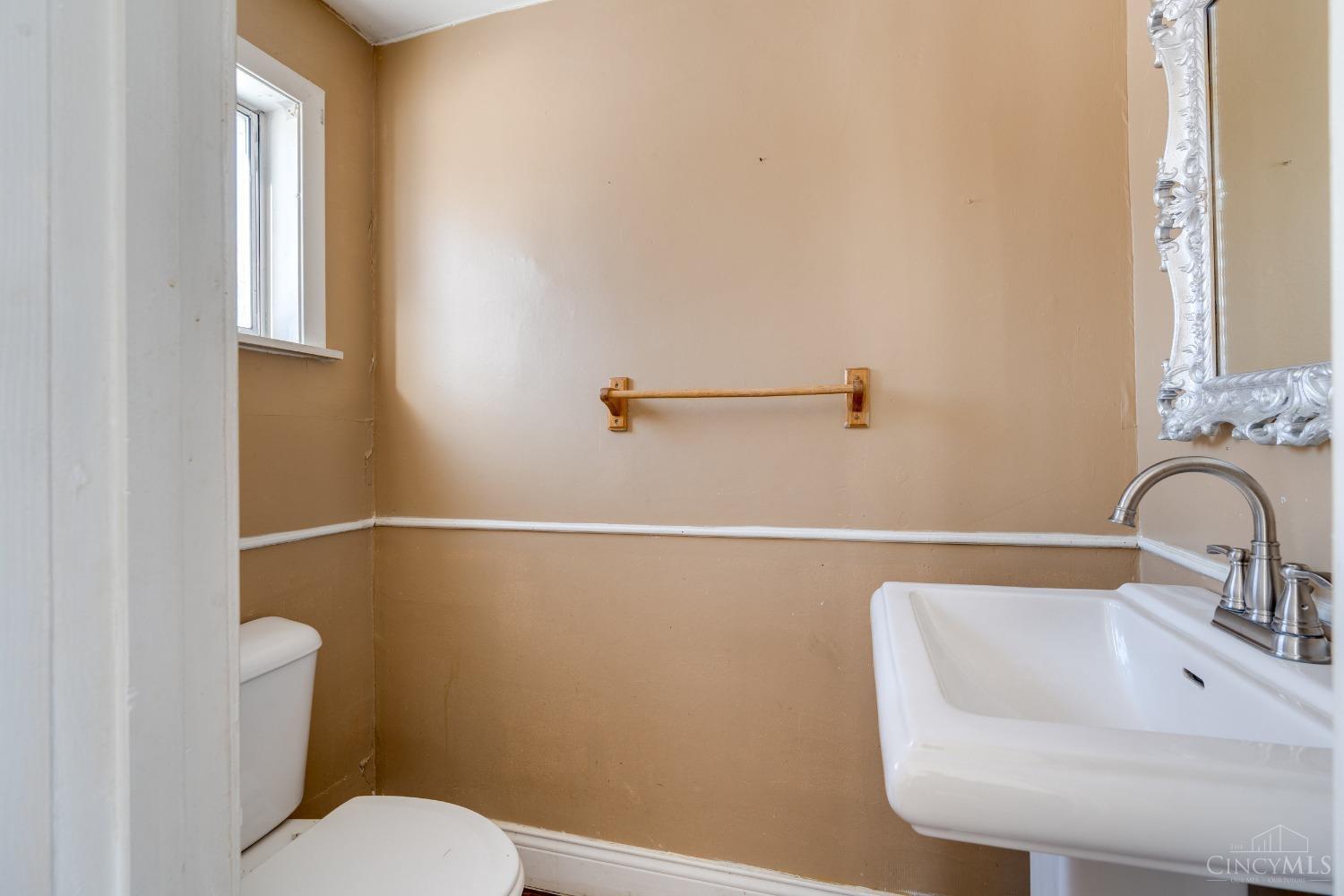 130 Rohde Avenue Cincinnati, OH 45230 - Photo 8 of 36 Gallery Image 8