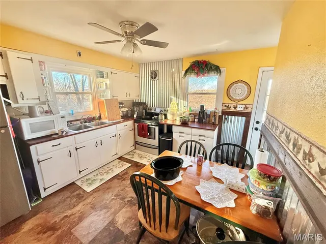 $164,900 | 617 Perry Street, De Soto, MO 63020