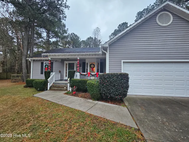 $1,950 | 204 Sourwood Court, Jacksonville, NC 28540