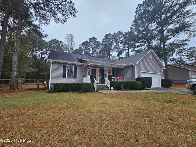 $1,950 | 204 Sourwood Court, Jacksonville, NC 28540