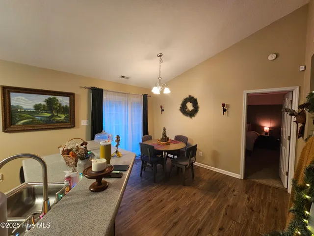 $1,950 | 204 Sourwood Court, Jacksonville, NC 28540