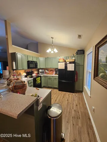 $1,950 | 204 Sourwood Court, Jacksonville, NC 28540