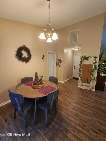 $1,950 | 204 Sourwood Court, Jacksonville, NC 28540