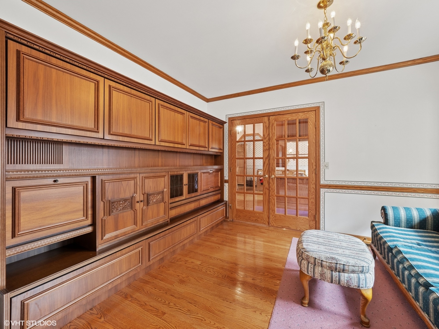 5580 Amanda Court Rolling Meadows, IL 60008 - Photo 3 of 18 a living room with furniture