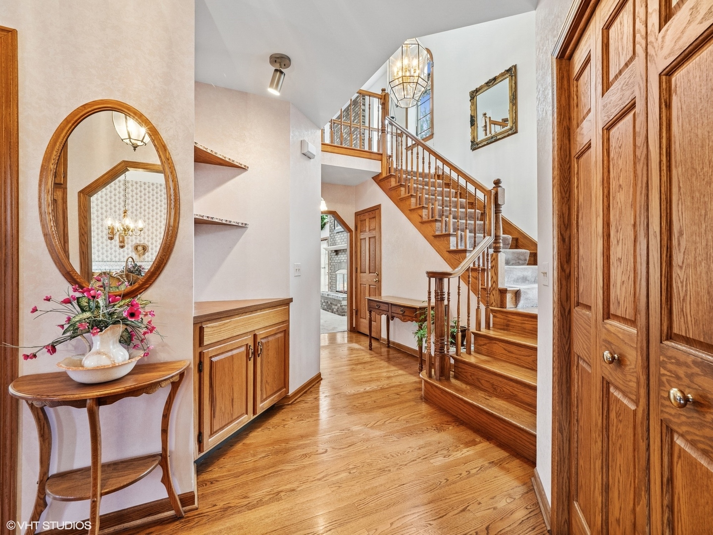 5580 Amanda Court Rolling Meadows, IL 60008 - Photo 7 of 18 a view of an entryway with wooden floor and mirror