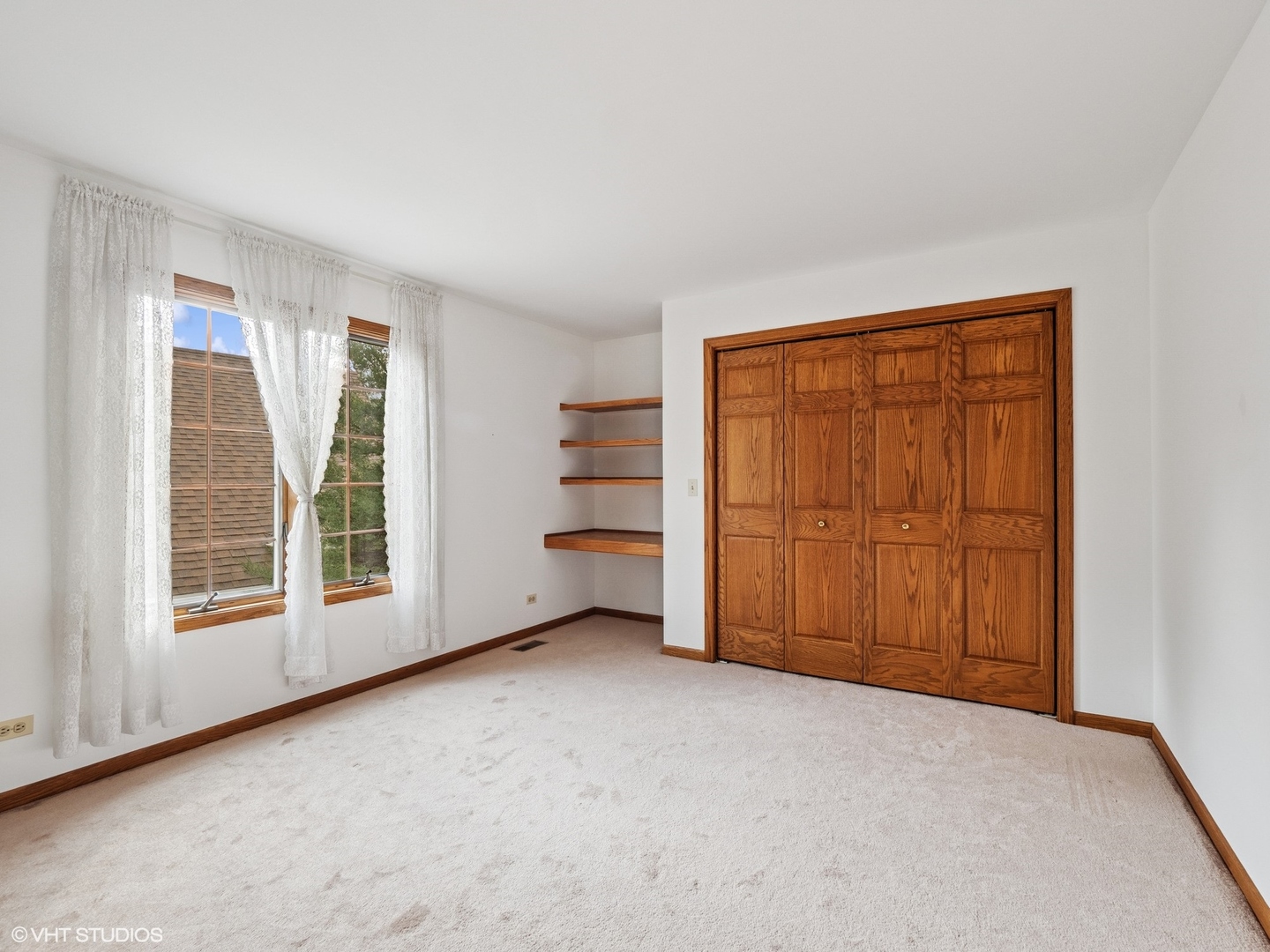 5580 Amanda Court Rolling Meadows, IL 60008 - Photo 10 of 18 a view of an empty room with a cabinet and a window