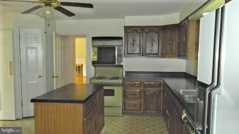 6301 Rt 32 Es Guilford Road Clarksville, MD 21029 - Photo 8 of 28 a kitchen that has a sink and a stove in it