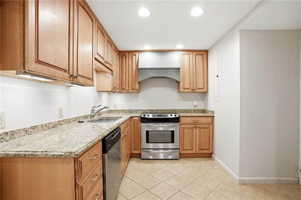 210 Woodrill Way Atlanta, GA 30350 - Photo 32 of 34 a kitchen with granite countertop stainless steel appliances sink stove and cabinets