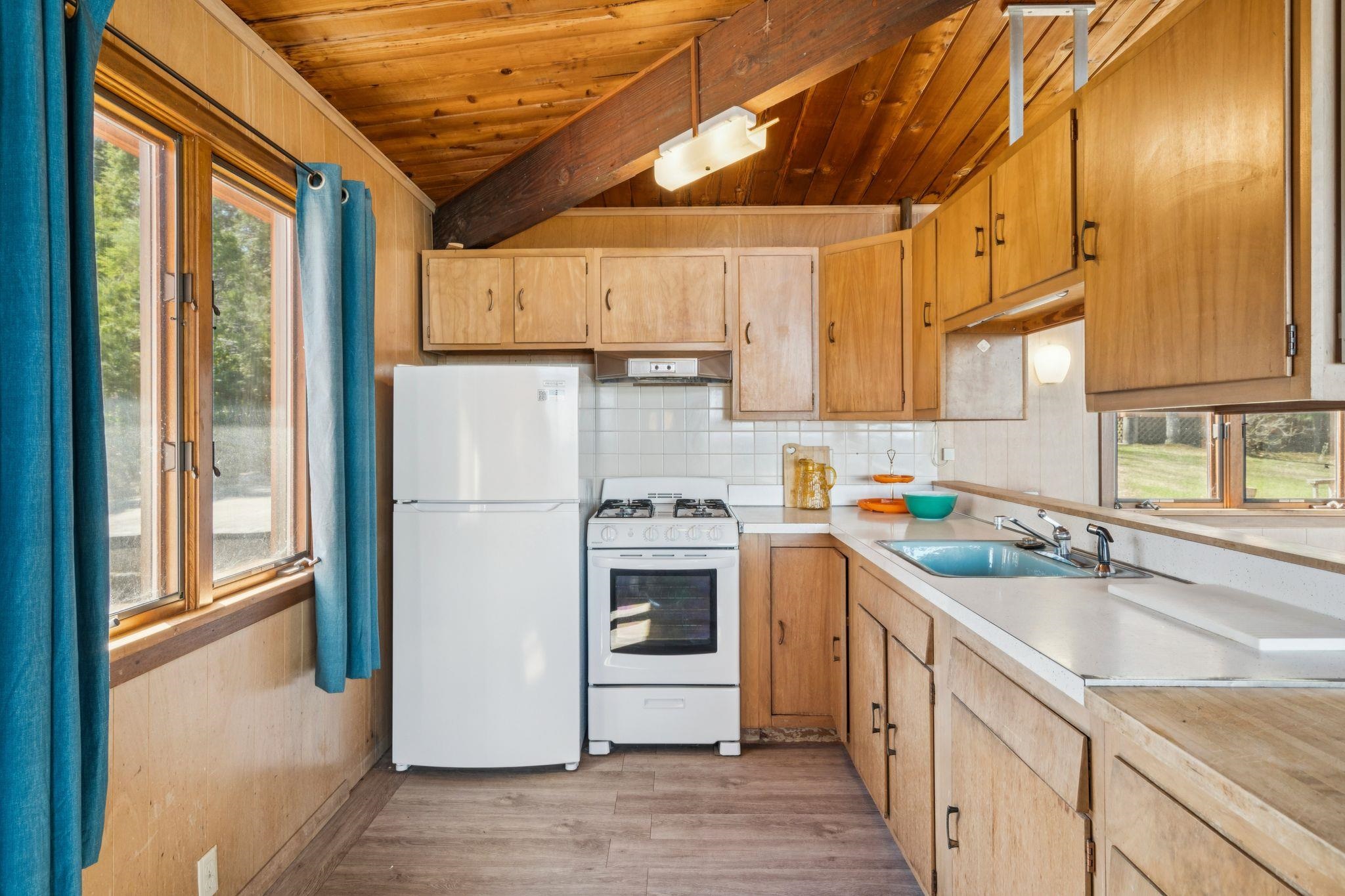 240 Black Point Road Alton, NH 03810 - Photo 9 of 43