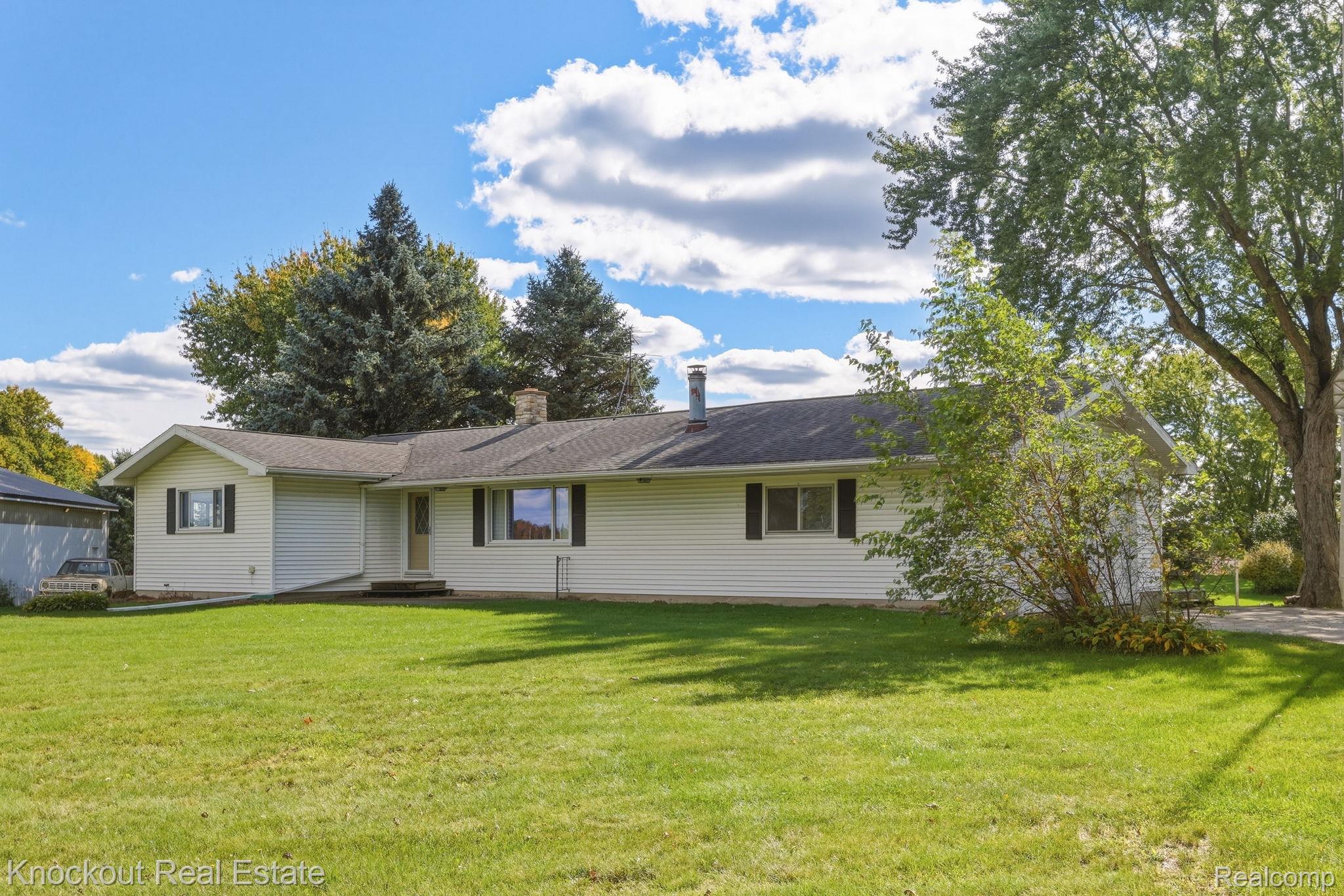 9960 Curtis Road Frankenmuth, MI 48734 - Photo 6 of 66 4-web-or-mls-9960 Curtis Rd 48734 -4.jpg