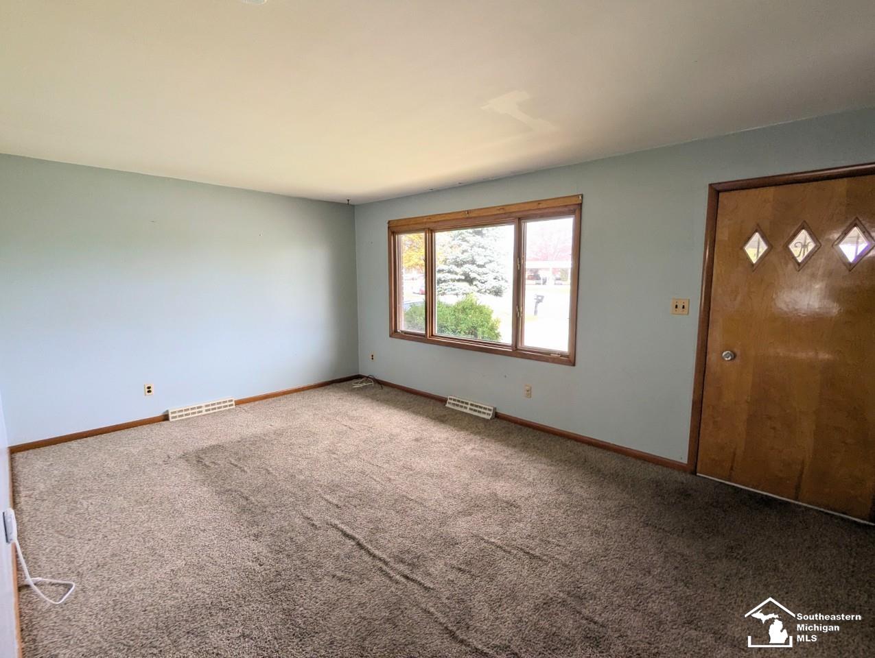 1261 Stewart Road Monroe, MI 48162 - Photo 4 of 31 50193234-8594c9c7-fa9d-4c48-b7c3-3c95542b1dbc.JPG